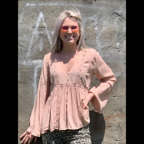 American Eagle Outfitters Tops - 🎉HP American Eagle Peach Peasant Blouse